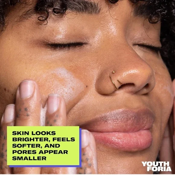 Youthforia Night Off Face Wash - Picture 3 of 6